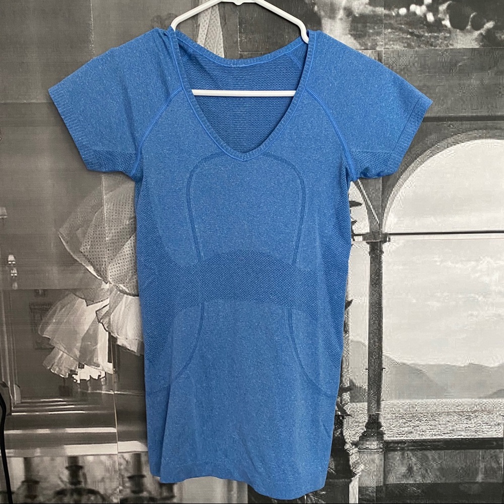 Lululemon workout top